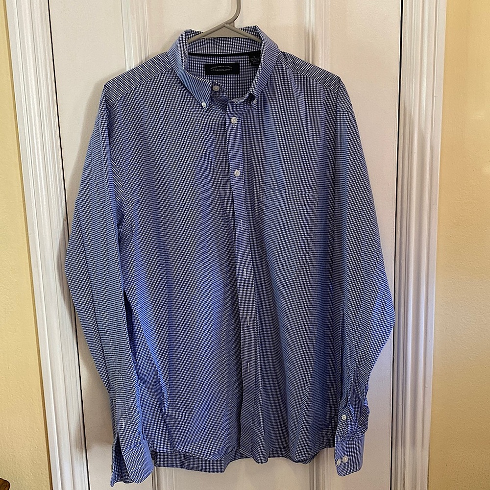 RoundTree & Yorke Men’s Blue and White Checkered Dress Shirt Size L